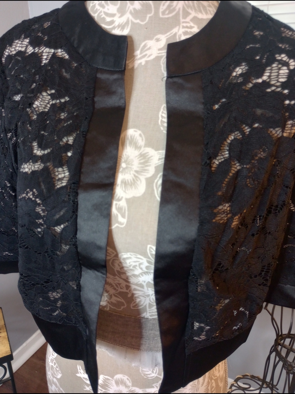 Allegra K Black Lace Cropped Blazer with Satin Trim